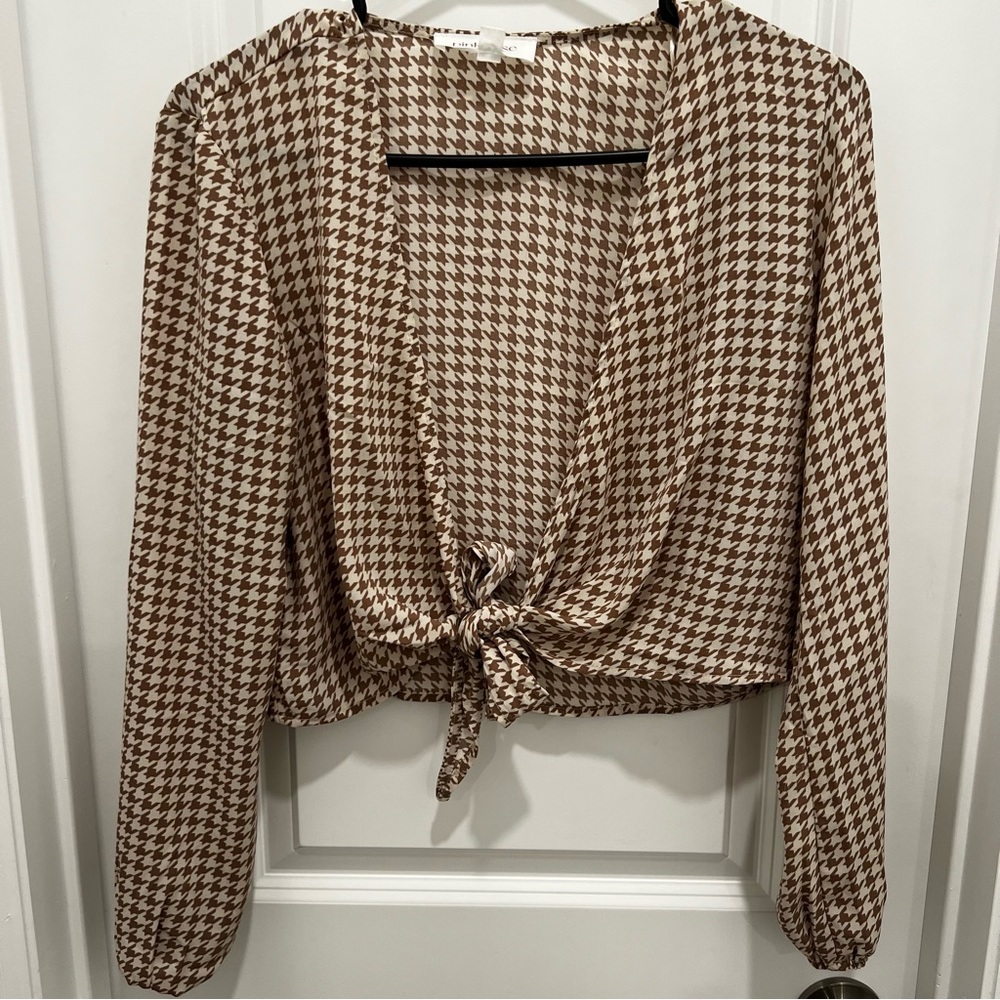 Long sleeve crop top size xs. Worn once. Ties in the front.